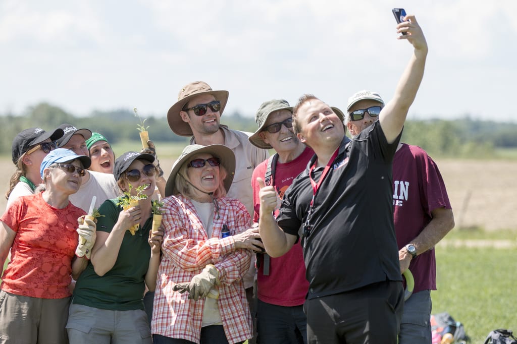 Group of volunteers taking a selfie at Stony Plain, AB (Kyle Mell)