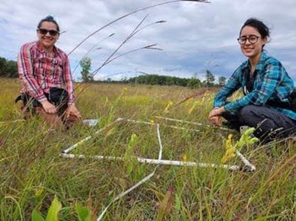 Jessica (left) and Camila doing field work at the Tall Grass Prairie Preserve. (Photo: JP Medina)